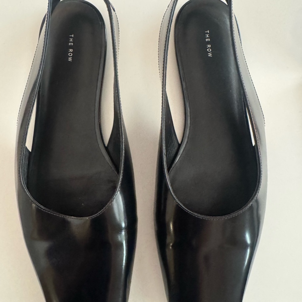 The Row leather mules size 39,5 running small so I will think 39/9 - Picture 8 of 8